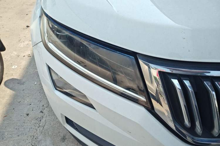 Used Skoda Kodiaq 2018 TSI330 7-Seater Two-Wheel-Drive Luxury Enjoyment Edition Right Front Headlight