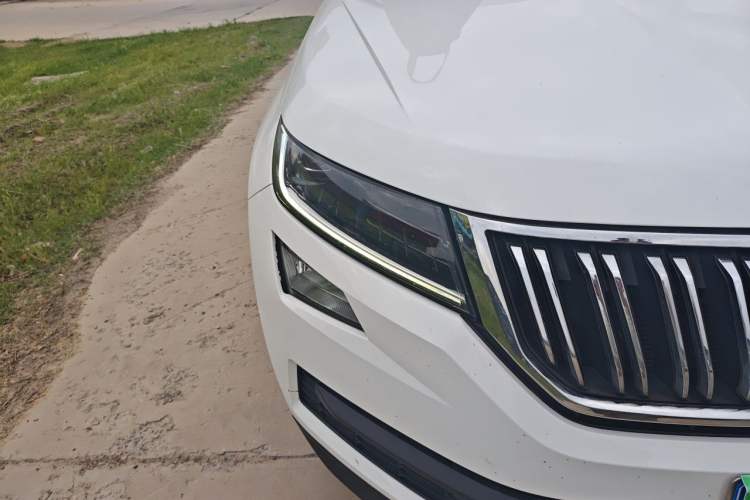 Used Skoda Kodiaq 2018 Facelifted TSI330 5-Seater Two-Wheel-Drive Luxury Enjoyment Edition Right Front Headlight