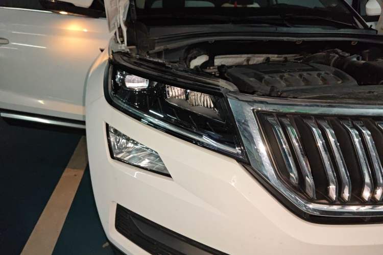 Used Skoda Kodiaq 2018 Facelifted TSI330 5-Seater Two-Wheel-Drive Luxury Enjoyment Edition Right Front Headlight