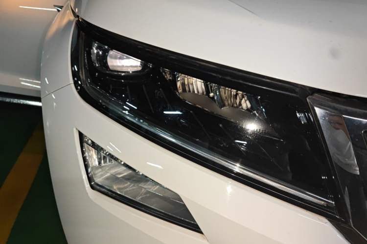 Used Skoda Kodiaq 2018 Facelifted TSI330 5-Seater Two-Wheel-Drive Luxury Enjoyment Edition Right Front Headlight