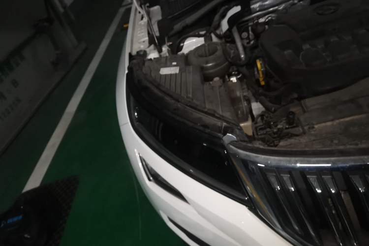 Used Skoda Kodiaq 2018 Facelifted TSI330 5-Seater Two-Wheel-Drive Luxury Enjoyment Edition Right Front Headlight