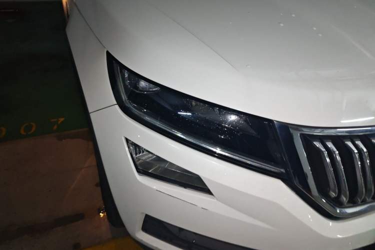 Used Skoda Kodiaq 2018 Facelifted TSI330 5-Seater Two-Wheel-Drive Luxury Enjoyment Edition Right Front Headlight