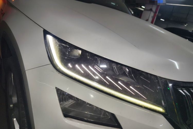 Used Skoda Kodiaq 2018 Facelifted TSI330 5-Seater Two-Wheel-Drive Luxury Enjoyment Edition Right Front Headlight