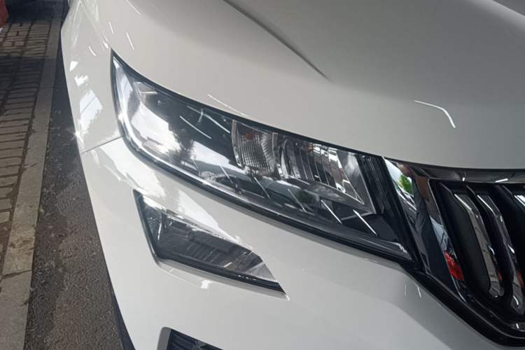 Used Skoda Kodiaq 2018 Facelifted TSI330 5-Seater Two-Wheel-Drive Comfort Edition Right Front Headlight