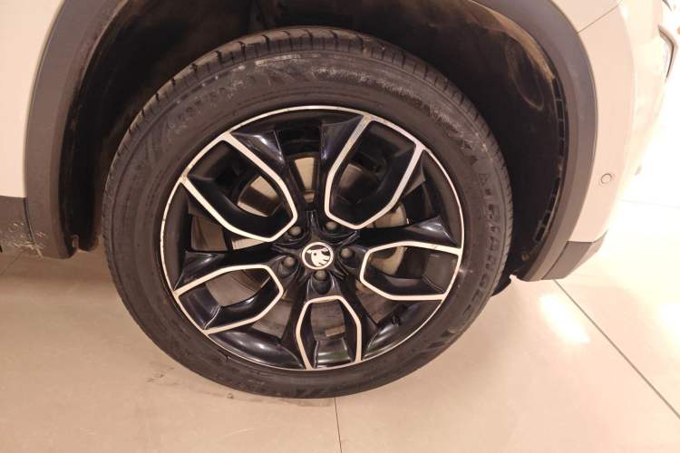 Used Skoda Kodiaq 2018 TSI380 7-Seater Four-Wheel-Drive Flagship Edition Right Front Wheel Hub