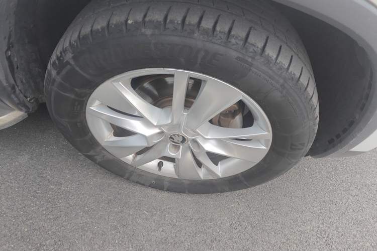 Used Skoda Kodiaq 2018 TSI330 7-Seater Two-Wheel-Drive Luxury Enjoyment Edition Right Front Wheel Hub