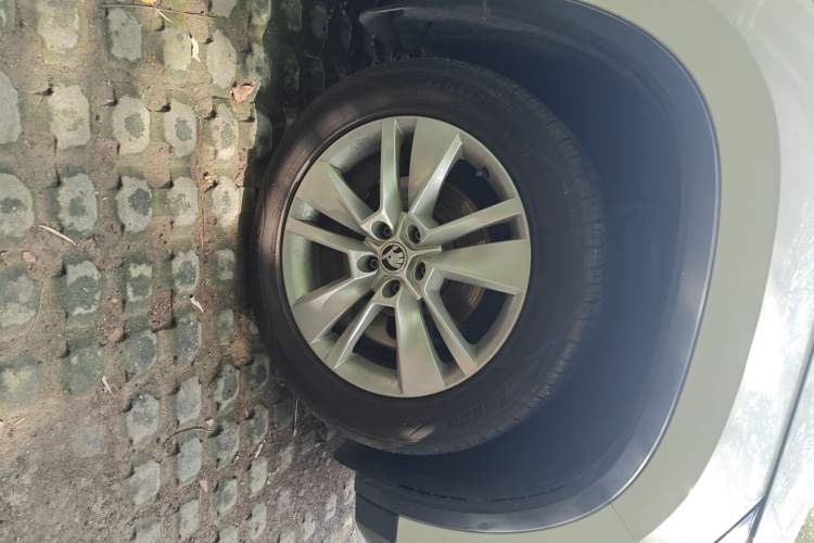 Used Skoda Kodiaq 2018 TSI330 7-Seater Two-Wheel-Drive Luxury Enjoyment Edition Right Front Wheel Hub