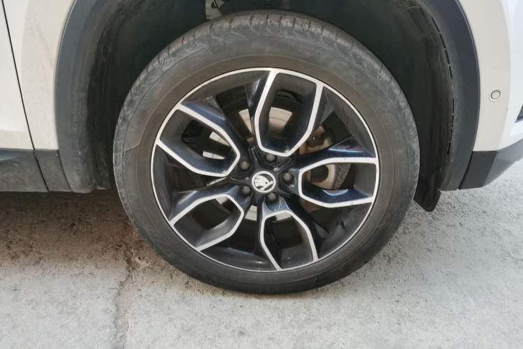 Used Skoda Kodiaq 2018 TSI380 7-Seater Four-Wheel-Drive Flagship Edition Right Front Wheel Hub