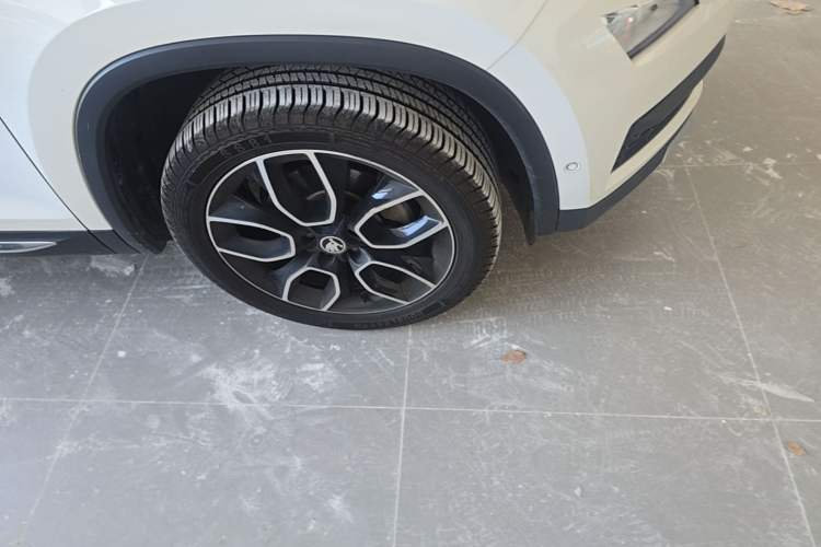 Used Skoda Kodiaq 2018 TSI380 7-Seater Four-Wheel-Drive Flagship Edition Right Front Wheel Hub