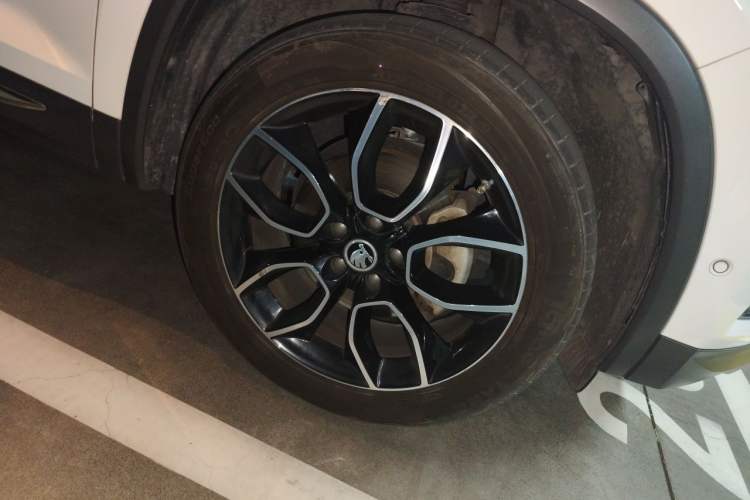 Used Skoda Kodiaq 2018 TSI380 7-Seater Four-Wheel-Drive Flagship Edition Right Front Wheel Hub