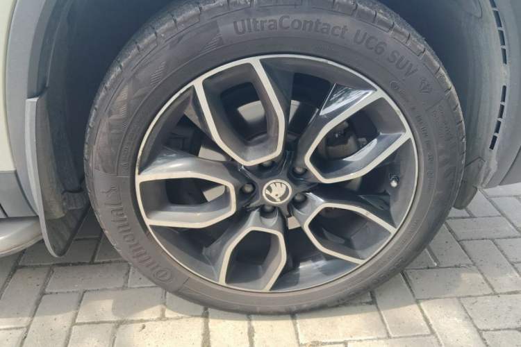 Used Skoda Kodiaq 2018 TSI380 7-Seater Four-Wheel-Drive Flagship Edition Right Front Wheel Hub
