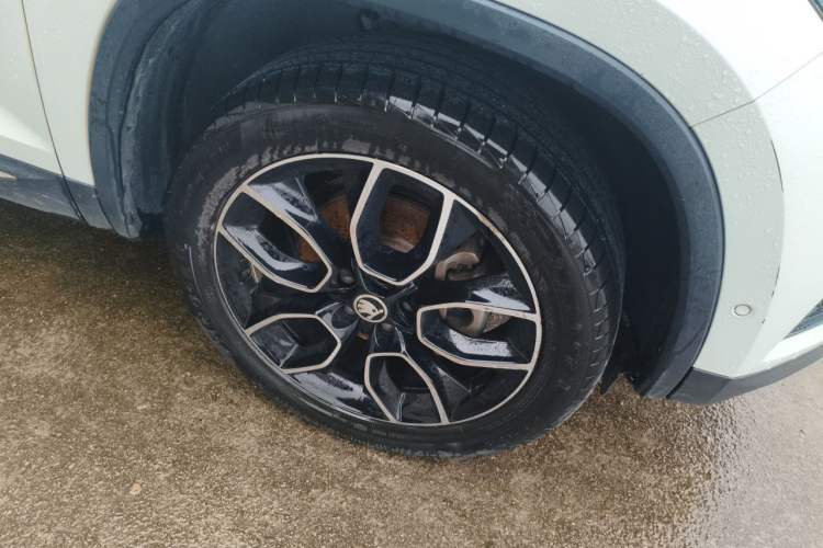Used Skoda Kodiaq 2018 TSI380 7-Seater Four-Wheel-Drive Flagship Edition Right Front Wheel Hub