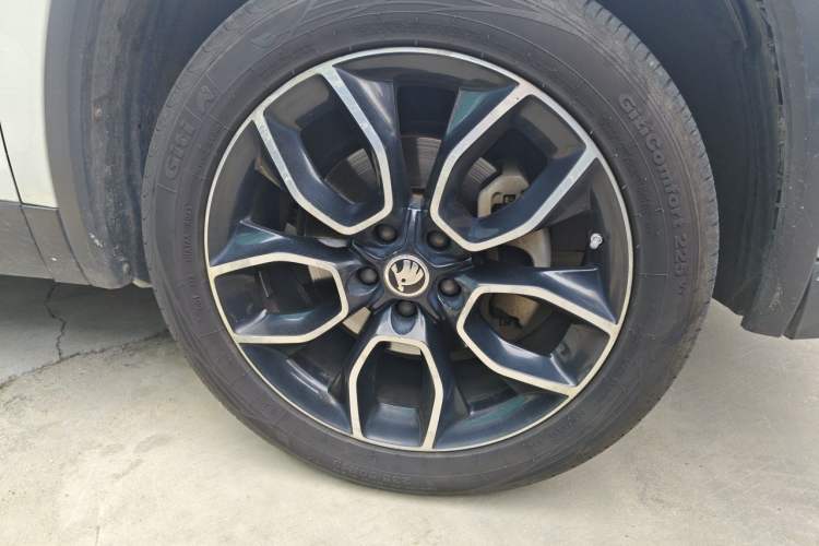 Used Skoda Kodiaq 2018 TSI380 7-Seater Four-Wheel-Drive Flagship Edition Right Front Wheel Hub