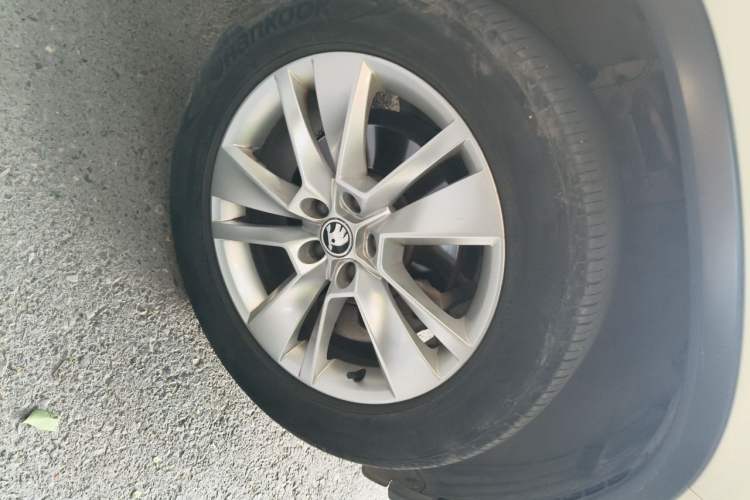 Used Skoda Kodiaq 2018 Facelifted TSI330 5-Seater Two-Wheel-Drive Comfort Edition Right Front Wheel Hub
