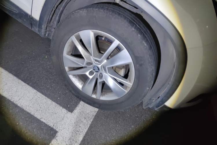 Used Skoda Kodiaq 2018 Facelifted TSI330 5-Seater Two-Wheel-Drive Comfort Edition Right Front Wheel Hub