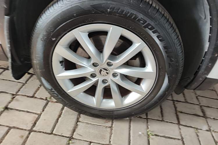 Used Skoda Kodiaq 2018 Facelifted TSI330 5-Seater Two-Wheel-Drive Comfort Edition Right Front Wheel Hub