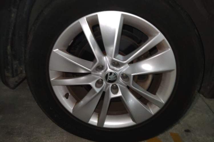 Used Skoda Kodiaq 2018 TSI330 5-Seater Two-Wheel-Drive Luxury Enjoyment Edition Right Front Wheel Hub