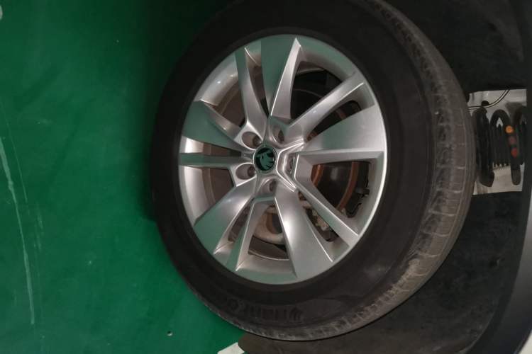 Used Skoda Kodiaq 2018 Facelifted TSI330 5-Seater Two-Wheel-Drive Luxury Enjoyment Edition Right Front Wheel Hub
