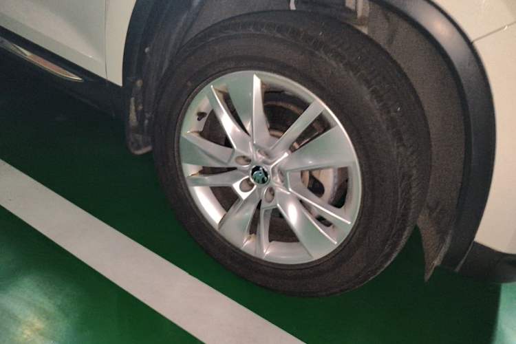 Used Skoda Kodiaq 2018 TSI330 7-Seater Two-Wheel-Drive Luxury Enjoyment Edition Right Front Wheel Hub