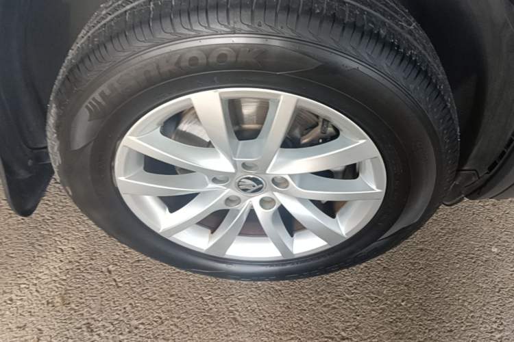 Used Skoda Kodiaq 2018 Facelifted TSI330 5-Seater Two-Wheel-Drive Comfort Edition Right Front Wheel Hub