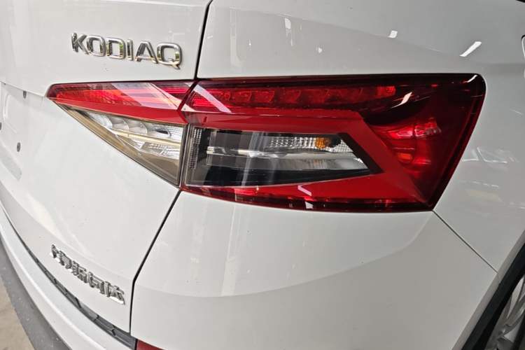Used Skoda Kodiaq 2018 Facelifted TSI330 5-Seater Two-Wheel-Drive Comfort Edition Right Rear Taillight