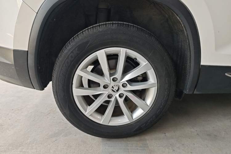 Used Skoda Kodiaq 2018 Facelifted TSI330 5-Seater Two-Wheel-Drive Comfort Edition Right Rear Wheel Hub