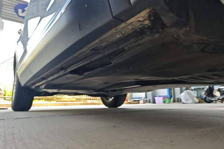 Used Skoda Kodiaq 2018 Facelifted TSI330 5-Seater Two-Wheel-Drive Comfort Edition Right Side Sill