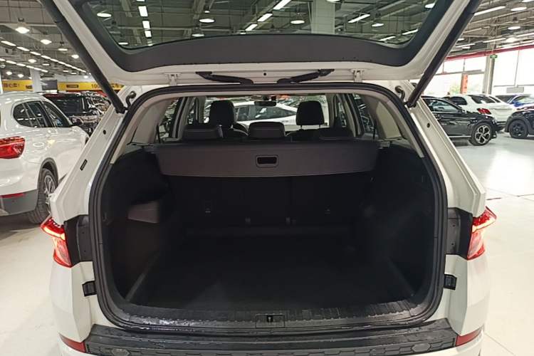 Used Skoda Kodiaq 2018 Facelifted TSI330 5-Seater Two-Wheel-Drive Luxury Enjoyment Edition Trunk