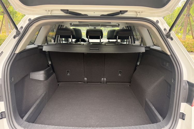 Used Skoda Kodiaq 2018 Facelifted TSI330 5-Seater Two-Wheel-Drive Luxury Enjoyment Edition Trunk