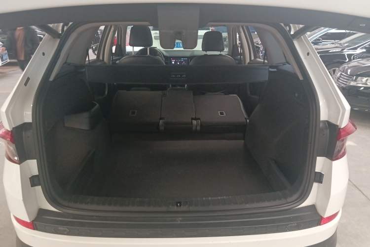 Used Skoda Kodiaq 2018 Facelifted TSI330 5-Seater Two-Wheel-Drive Luxury Enjoyment Edition Trunk