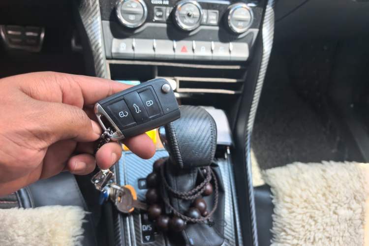 Used Skoda Kodiaq 2018 Facelifted TSI330 5-Seater Two-Wheel-Drive Comfort Edition Vehicle Key