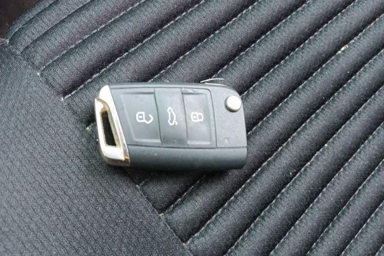 Used Skoda Kodiaq 2018 Facelifted TSI330 5-Seater Two-Wheel-Drive Comfort Edition Vehicle Key