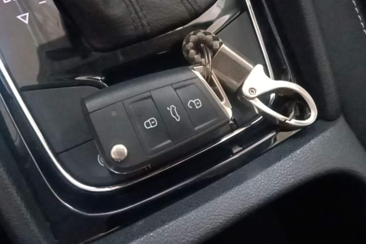 Used Skoda Kodiaq 2018 Facelifted TSI330 5-Seater Two-Wheel-Drive Comfort Edition Vehicle Key