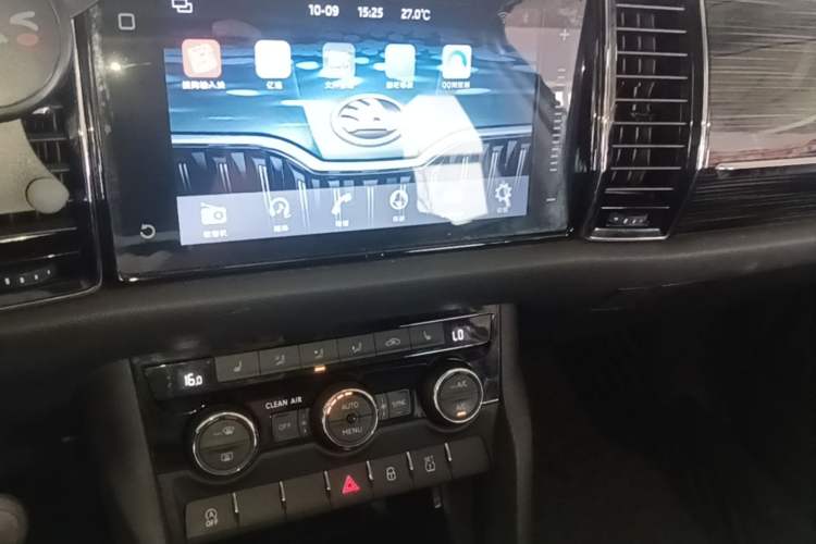 Used Skoda Kodiaq 2018 Facelifted TSI330 5-Seater Two-Wheel-Drive Luxury Enjoyment Edition Audio And AC Panel