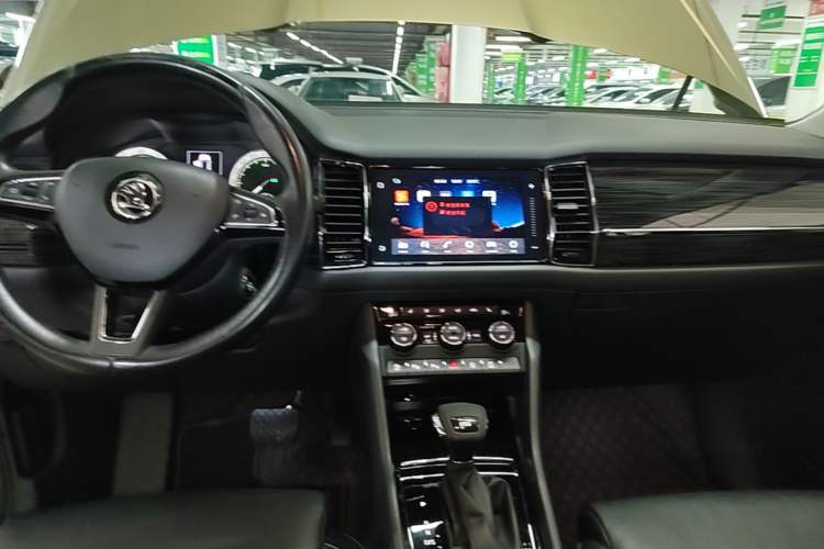 Used Skoda Kodiaq 2018 Restyled TSI330 7-Seater Two-Wheel Drive Luxury Enjoyment Edition Audio And AC Panel
