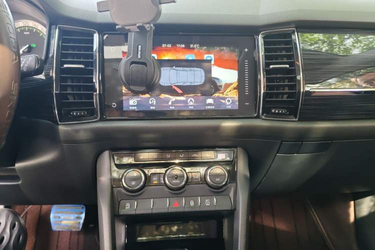 Used Skoda Kodiaq 2018 Facelifted TSI330 5-Seater Two-Wheel-Drive Luxury Enjoyment Edition Audio And AC Panel