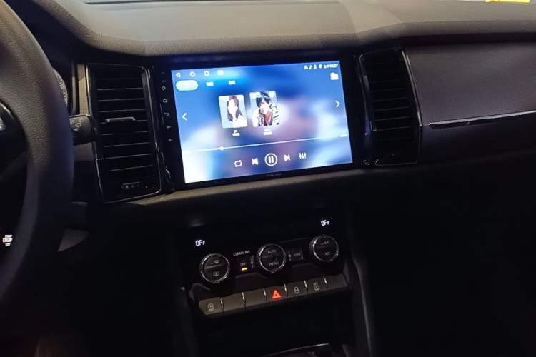 Used Skoda Kodiaq 2018 TSI330 5-Seater Two-Wheel Drive Comfort Edition Audio And AC Panel