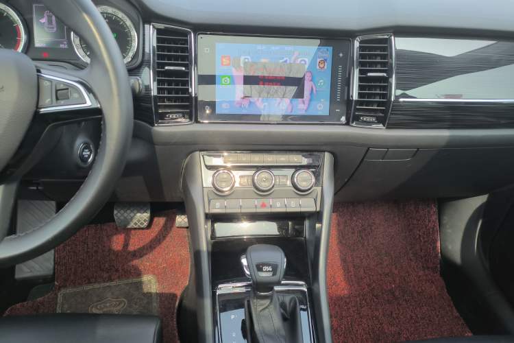 Used Skoda Kodiaq 2018 Facelifted TSI330 5-Seater Two-Wheel-Drive Luxury Enjoyment Edition Audio And AC Panel