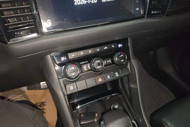 Used Skoda Kodiaq 2018 TSI330 7-Seater Two-Wheel-Drive Luxury Enjoyment Edition Audio And AC Panel