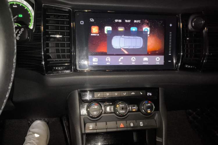 Used Skoda Kodiaq 2018 Facelifted TSI330 5-Seater Two-Wheel-Drive Luxury Enjoyment Edition Audio And AC Panel