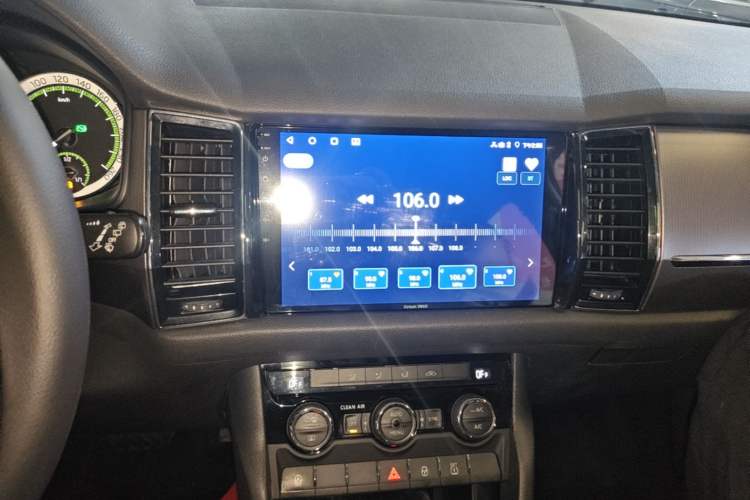Used Skoda Kodiaq 2018 TSI330 5-Seater Two-Wheel Drive Comfort Edition Audio And AC Panel