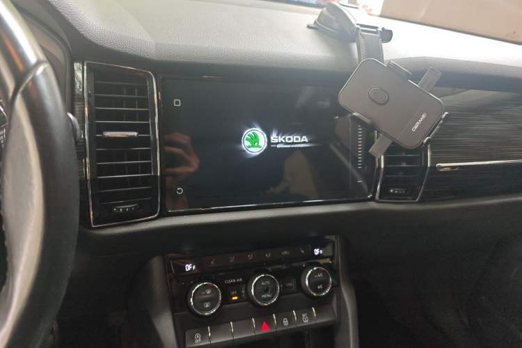 Used Skoda Kodiaq 2018 Facelifted TSI330 5-Seater Two-Wheel-Drive Luxury Enjoyment Edition Audio And AC Panel