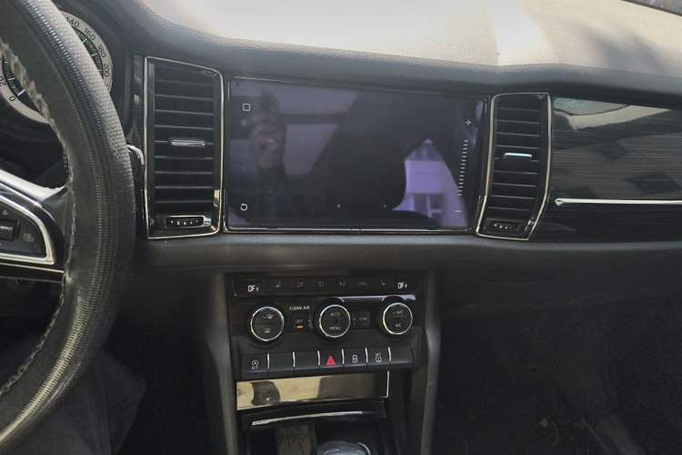 Used Skoda Kodiaq 2018 Restyled TSI330 7-Seater Two-Wheel Drive Luxury Enjoyment Edition Audio And AC Panel