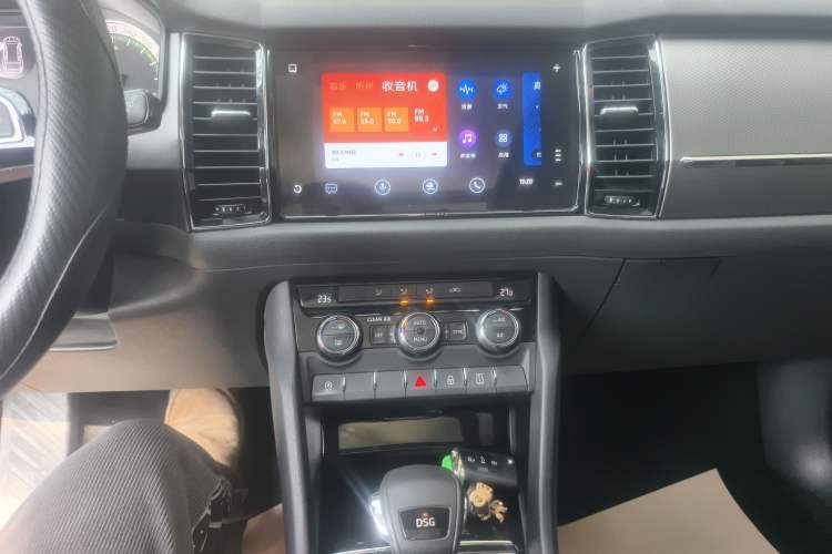 Used Skoda Kodiaq 2018 Facelifted TSI330 5-Seater Two-Wheel-Drive Comfort Edition Audio And AC Panel