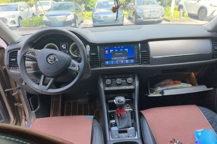 Used Skoda Kodiaq 2018 Facelifted TSI330 5-Seater Two-Wheel-Drive Comfort Edition Center Console
