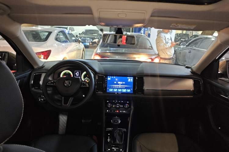 Used Skoda Kodiaq 2018 TSI330 5-Seater Two-Wheel Drive Comfort Edition Center Console
