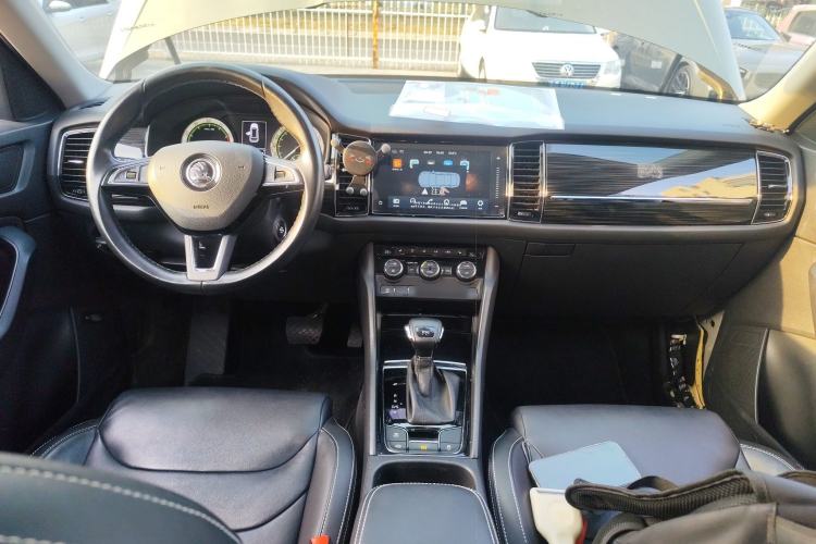 Used Skoda Kodiaq 2018 Restyled TSI330 7-Seater Two-Wheel Drive Luxury Enjoyment Edition Center Console