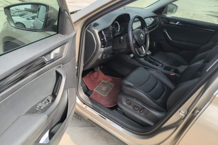 Used Skoda Kodiaq 2018 Facelifted TSI330 5-Seater Two-Wheel-Drive Luxury Enjoyment Edition Driver Seat