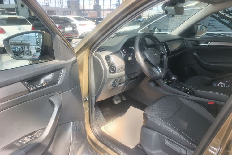 Used Skoda Kodiaq 2018 Facelifted TSI330 5-Seater Two-Wheel-Drive Comfort Edition Driver Seat