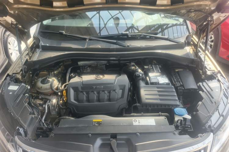 Used Skoda Kodiaq 2018 Facelifted TSI330 5-Seater Two-Wheel-Drive Comfort Edition Engine Bay